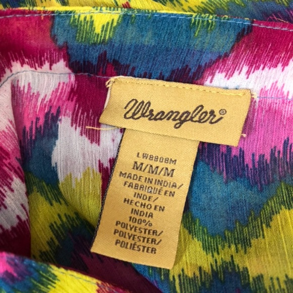 🔥5/$10🔥 Wrangler Pink Printed Aztec Top M - Picture 9 of 9